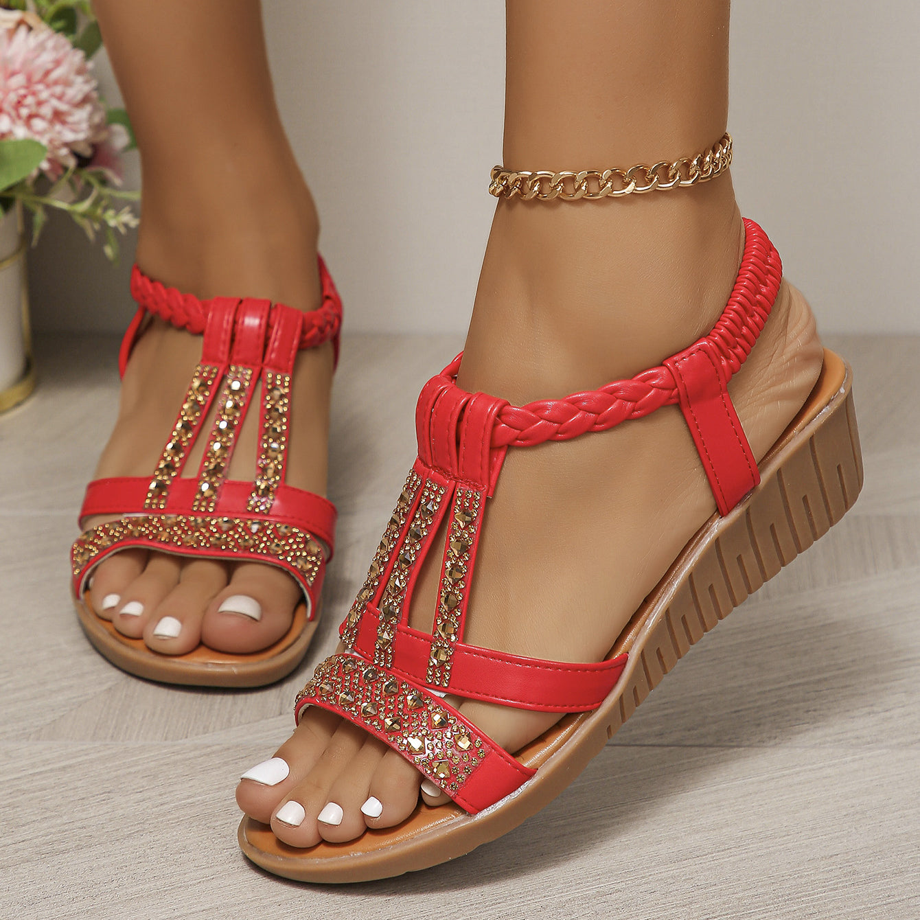 Sandalias de mujer adornadas con strass