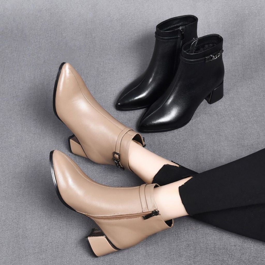 Elegantes botas de piel con tacón medio