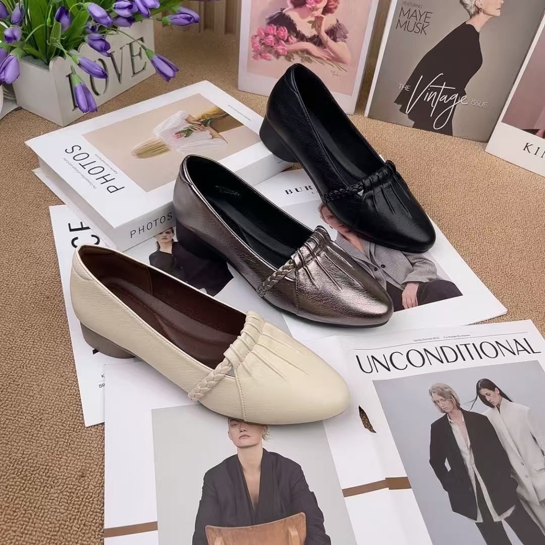 Elegantes zapatos de piel con punta