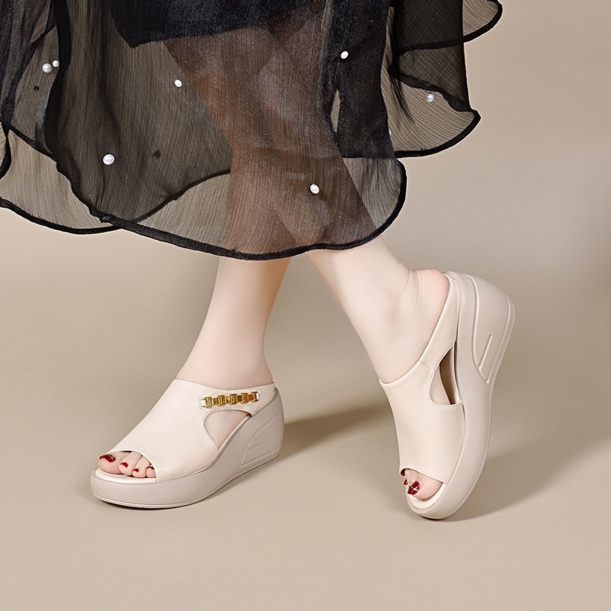Zapatos de cuña de punta abierta de cuero