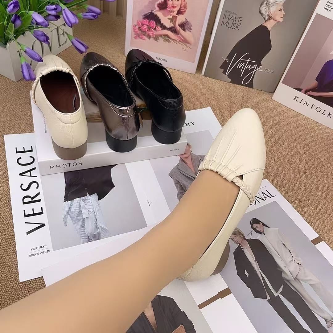 Elegantes zapatos de piel con punta