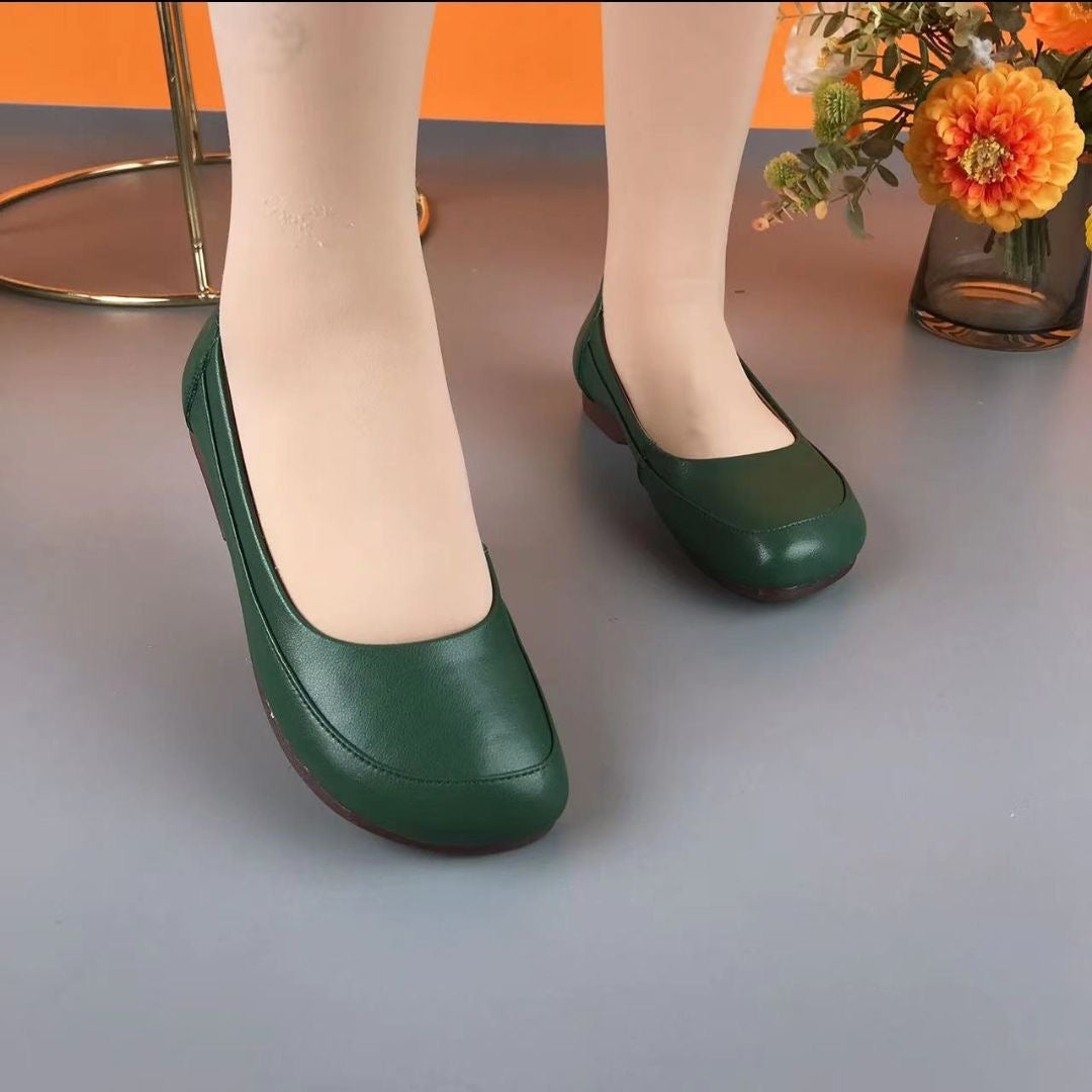 Zapatos sencillos de cuero con punta redonda