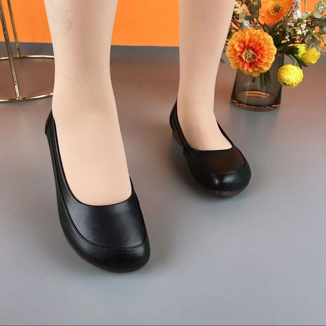 Zapatos sencillos de cuero con punta redonda