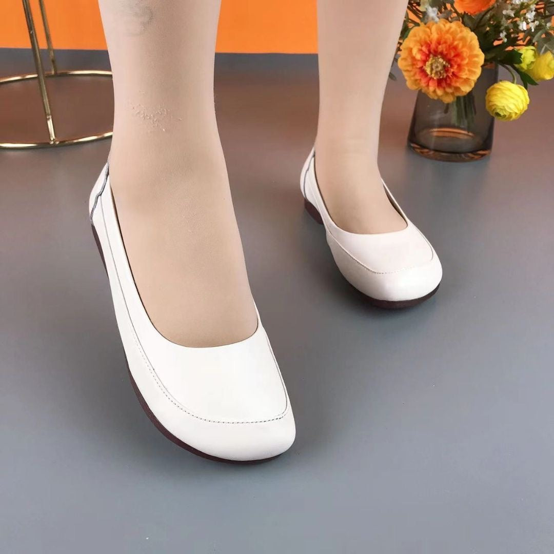 Zapatos sencillos de cuero con punta redonda