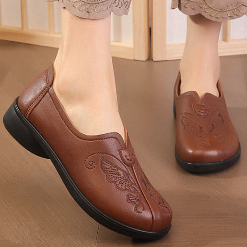 Zapatos planos bordados de piel auténtica