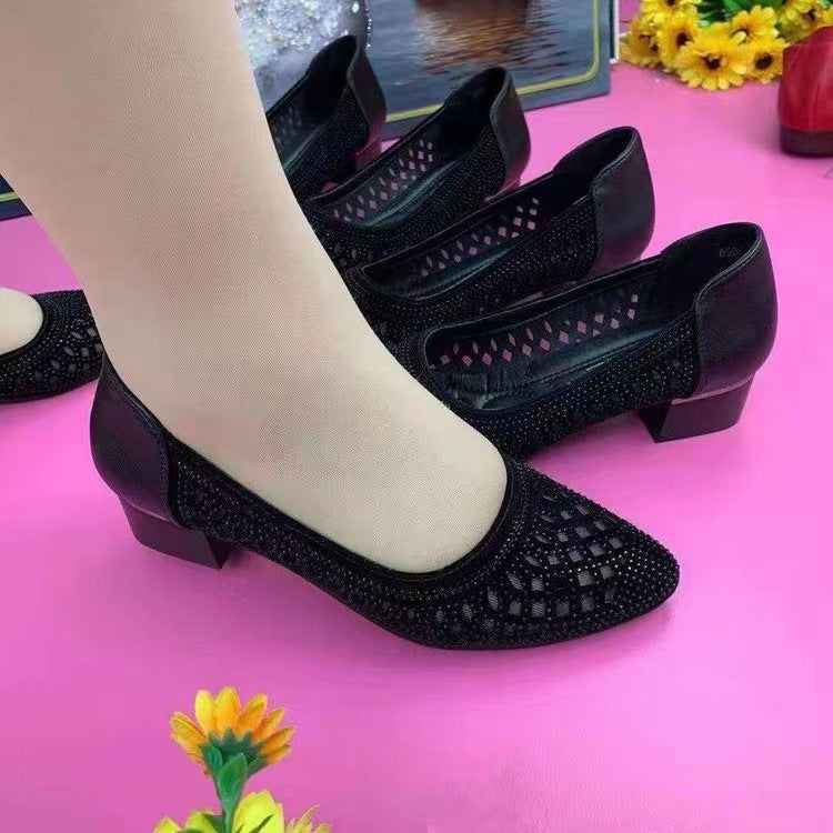 Zapatos de mujer de mediana edad de talón grueso 2025 zapatos de madre de malla de diamante caliente de moda