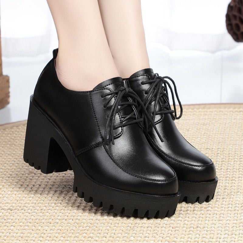 Primavera y otoño nuevos zapatos de mujer de piel blanda plataforma impermeable negra tacones altos y suelas gruesas 2025