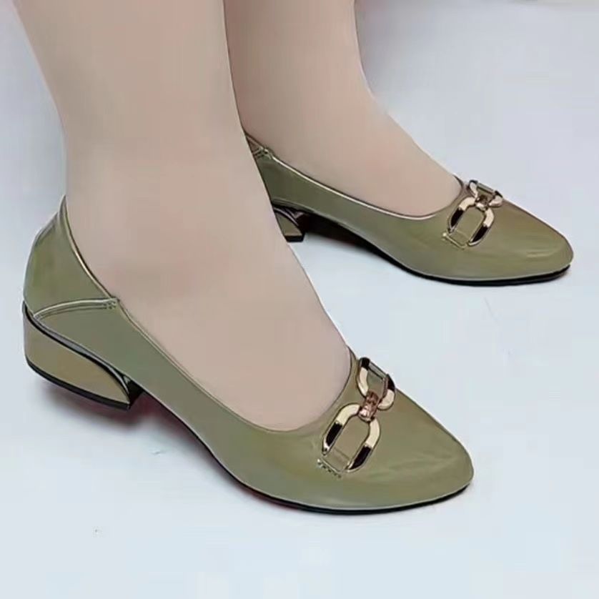 Zapatos individuales para mujeres en primavera y otoño de 2025 nuevos zapatos de cuero de mujer de piel brillante, talón grueso y suela suave