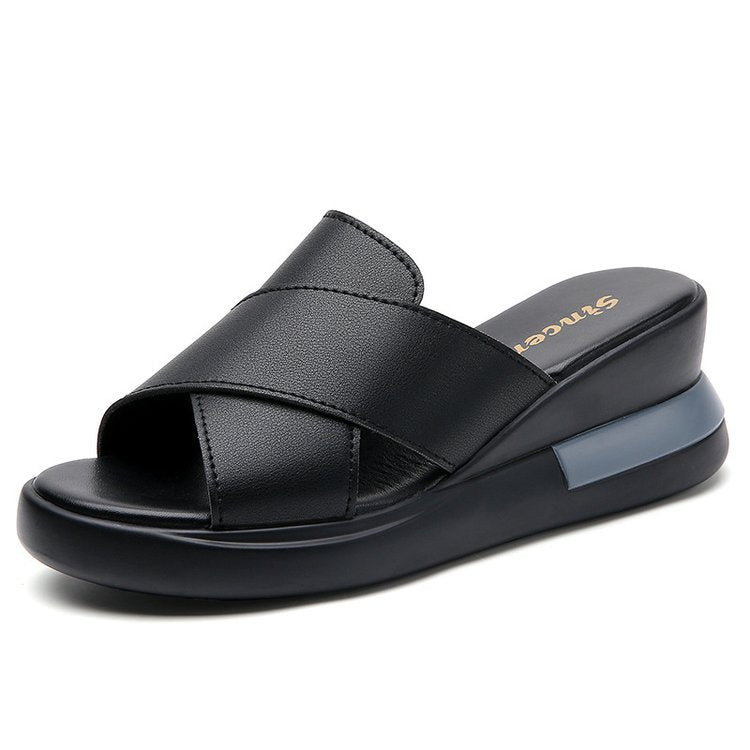 Sopla la ladera inferior y las sandalias a través de la frontera para que las mujeres las usen fuera del verano.