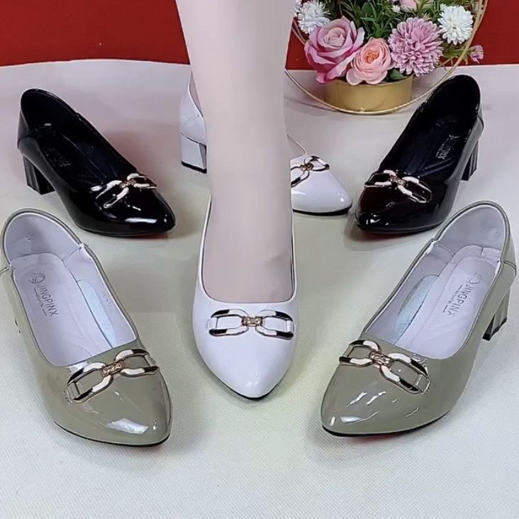 Zapatos individuales para mujeres en primavera y otoño de 2025 nuevos zapatos de cuero de mujer de piel brillante, talón grueso y suela suave
