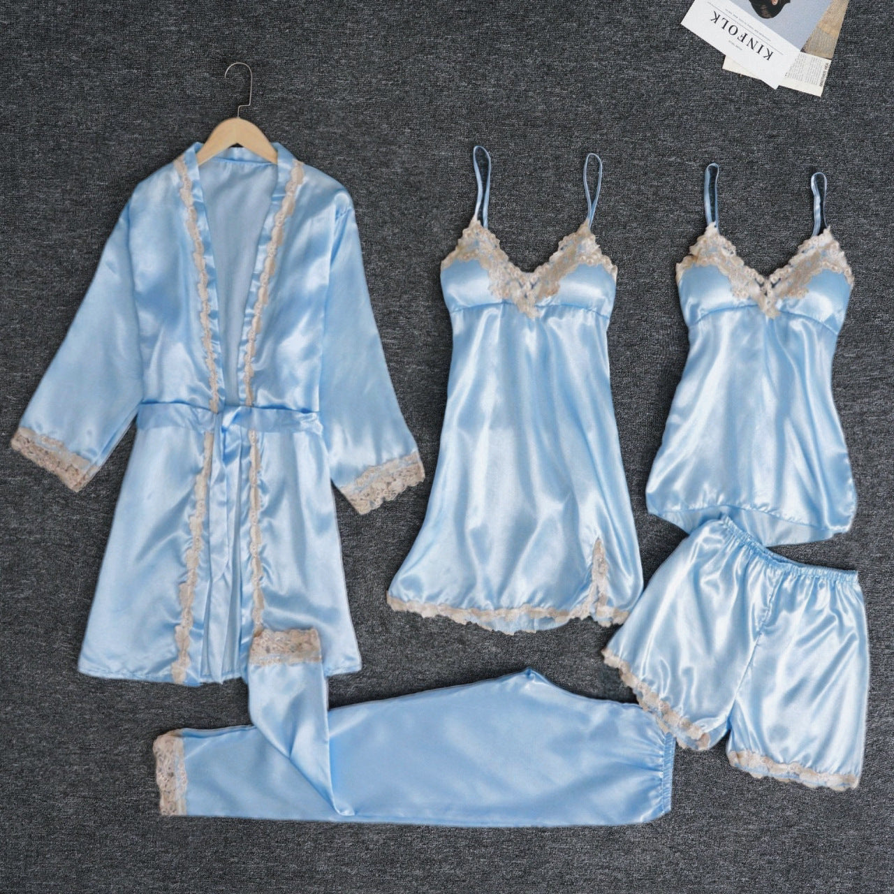 Conjunto de Pijama Feminino com 5 Peças em Cetim de Seda