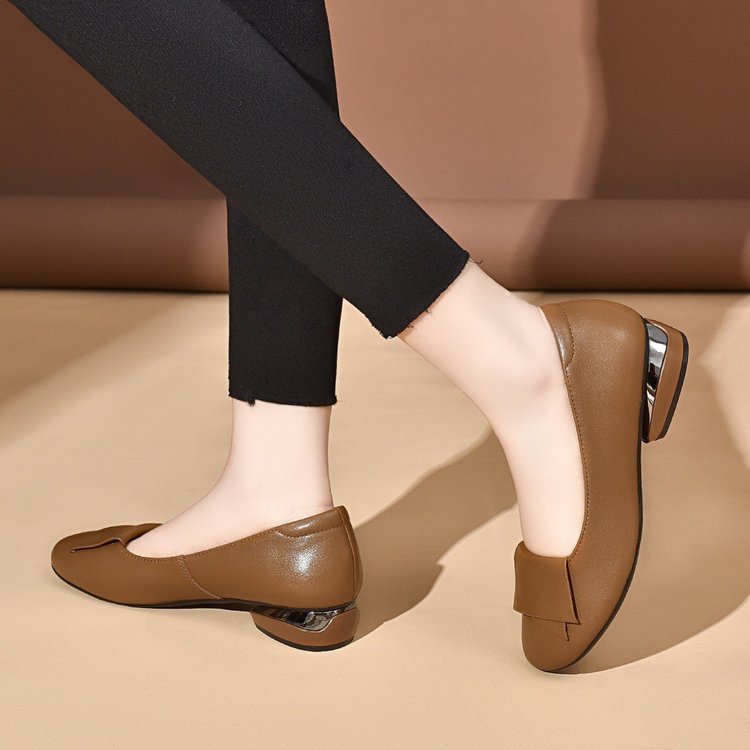 Zapatos bajos de piel con suela blanda