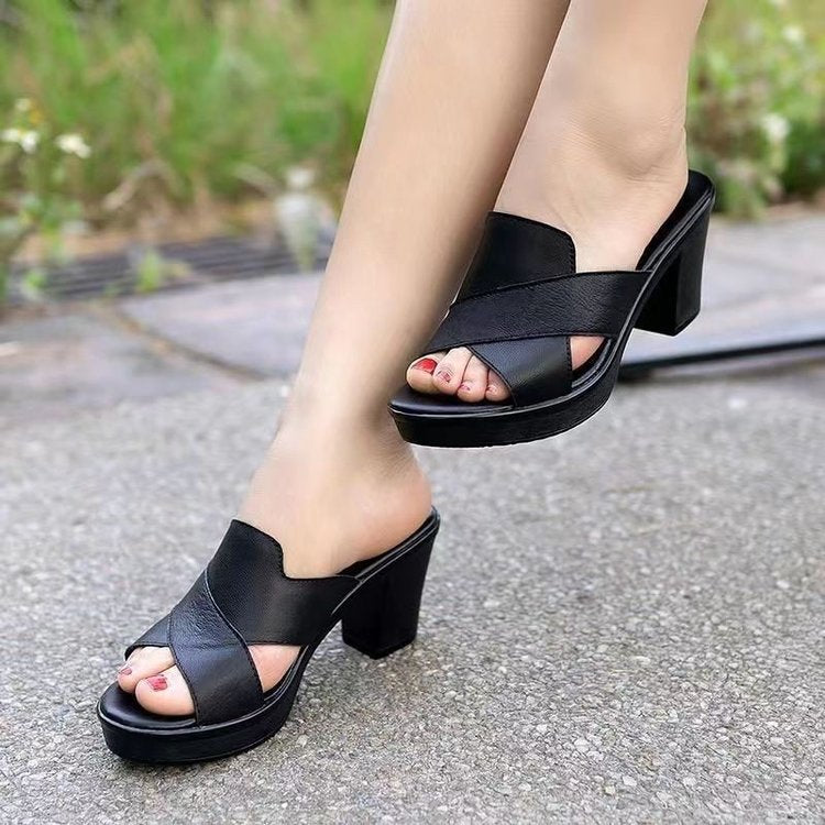 Comercio Exterior transfronterizo de gran tamaño cuatro nuevas zapatillas frías de verano con talón grueso