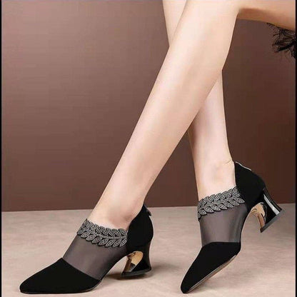 Sandalias de tacón con recortes