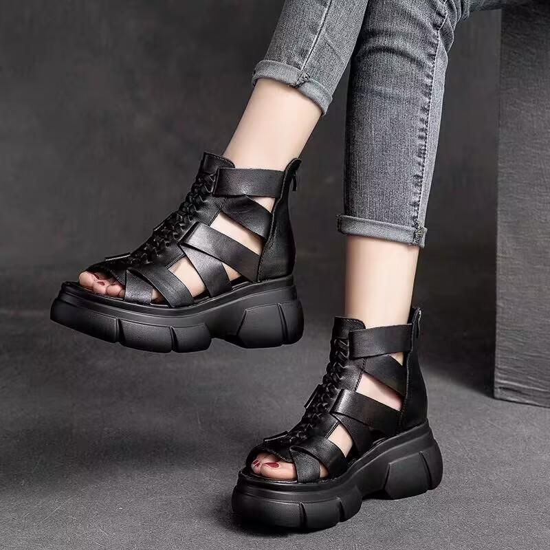 Nuevas sandalias de primavera y verano.