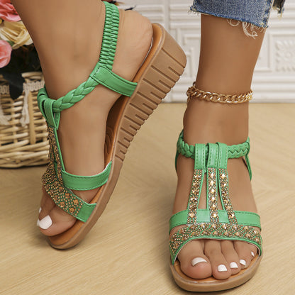 Sandalias de mujer adornadas con strass