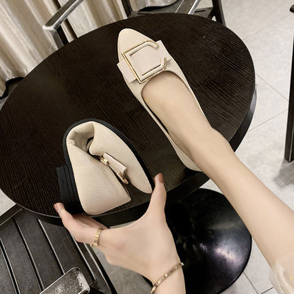 La nueva versión coreana de zapatos individuales para mujeres pedaleando zapatos perezosos en otoño de 2025