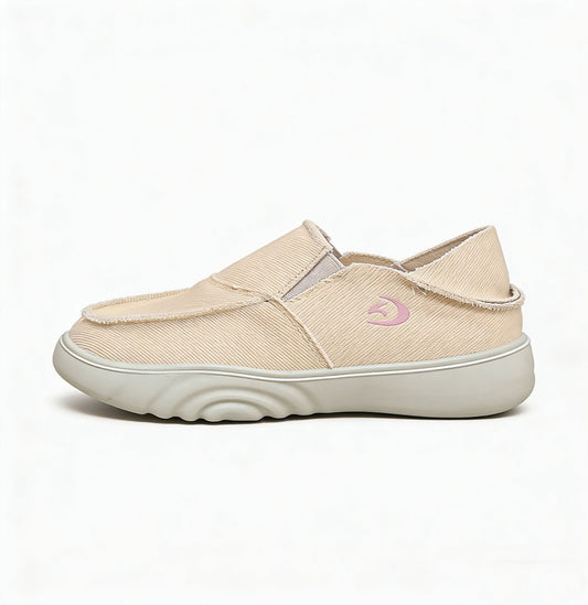 Nuevos zapatos de tela con suela blanda