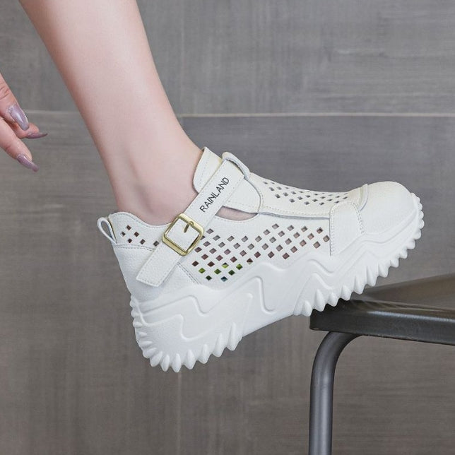 Sandalias de plataforma con agujeros huecos