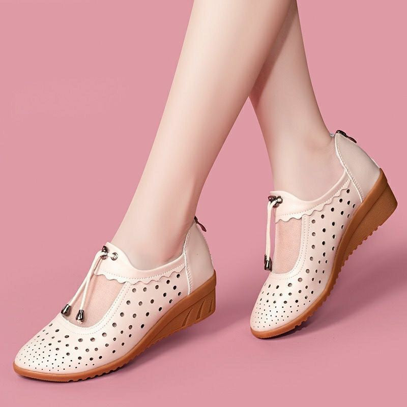 Sandalias de cuero con punta cerrada y tacón de cuña