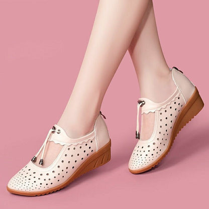 Sandalias de cuero con punta cerrada y tacón de cuña