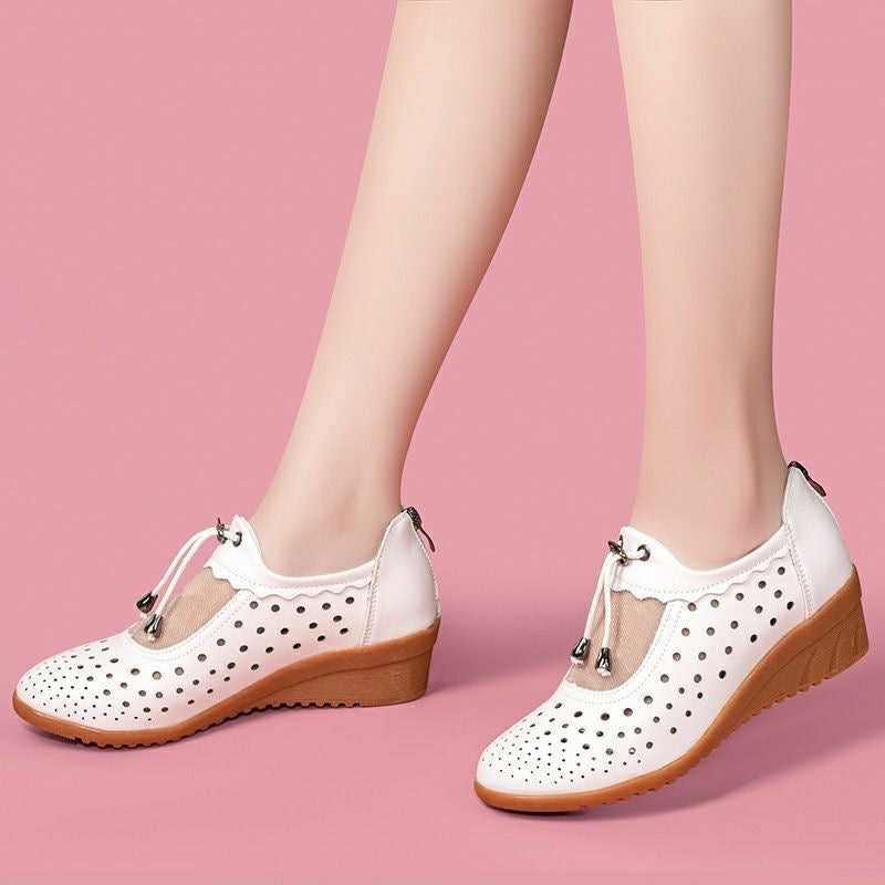 Sandalias de cuero con punta cerrada y tacón de cuña