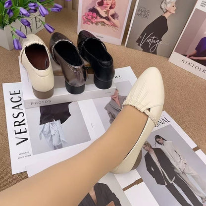 Elegantes zapatos de piel con punta