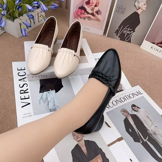Elegantes zapatos de piel con punta