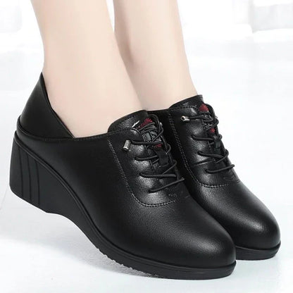 Tacones de cuña de piel suave