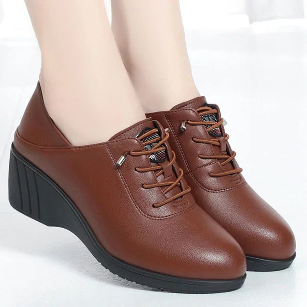 Tacones de cuña de piel suave