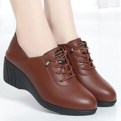 Tacones de cuña de piel suave
