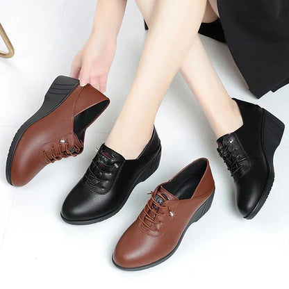 Tacones de cuña de piel suave