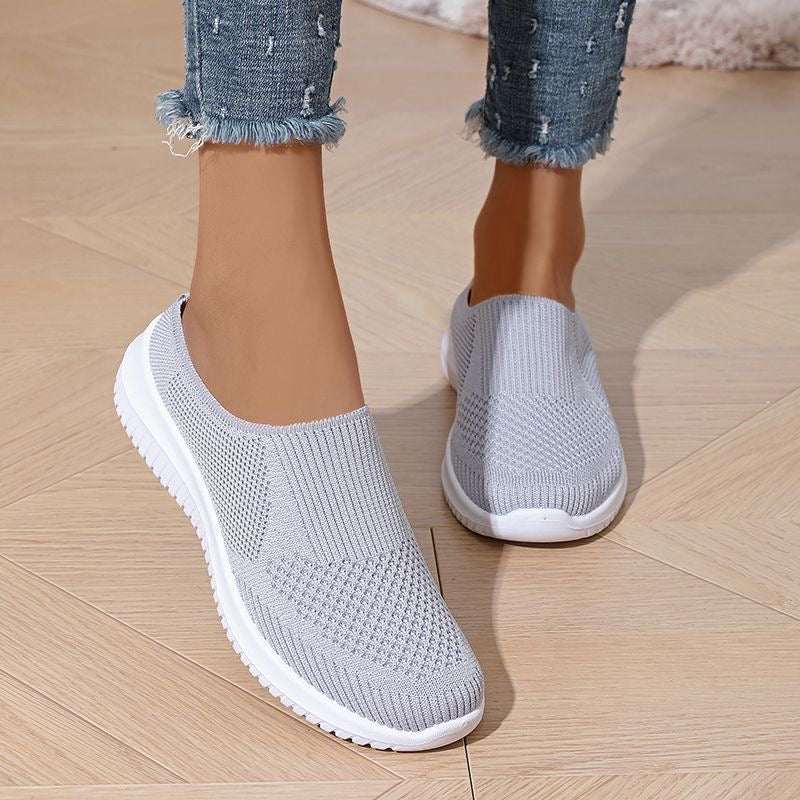 Zapatillas de tenis cerradas con suela blanda
