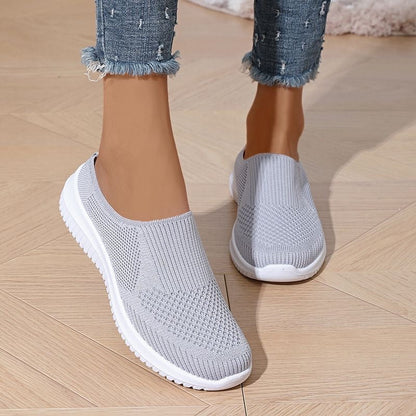 Zapatillas de tenis cerradas con suela blanda