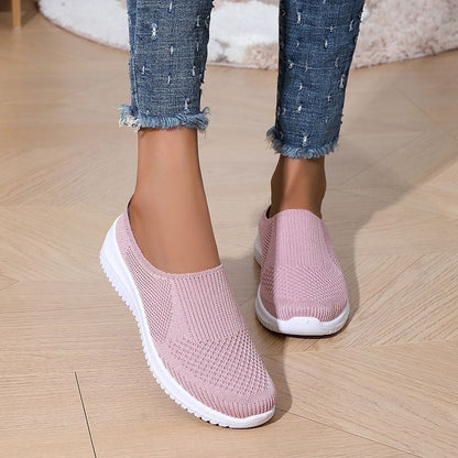 Zapatillas de tenis cerradas con suela blanda