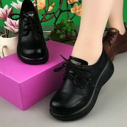 Zapatos de cuero pequeños de moda para mujer 2024