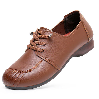 Nuevos zapatos de tablero para madres en primavera 2025 zapatos retro de ocio para personas de mediana edad y ancianos con suelas planas