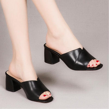 (plegado) tacones altos de cuero femenino
