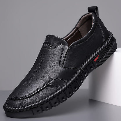 Zapatos en la primavera de 2025, nuevos zapatos de moda, zapatos de cuero para hombres, suelas blandas, zapatos de padre de mediana edad, zapatos casuales, zapatos de cuero para hombres
