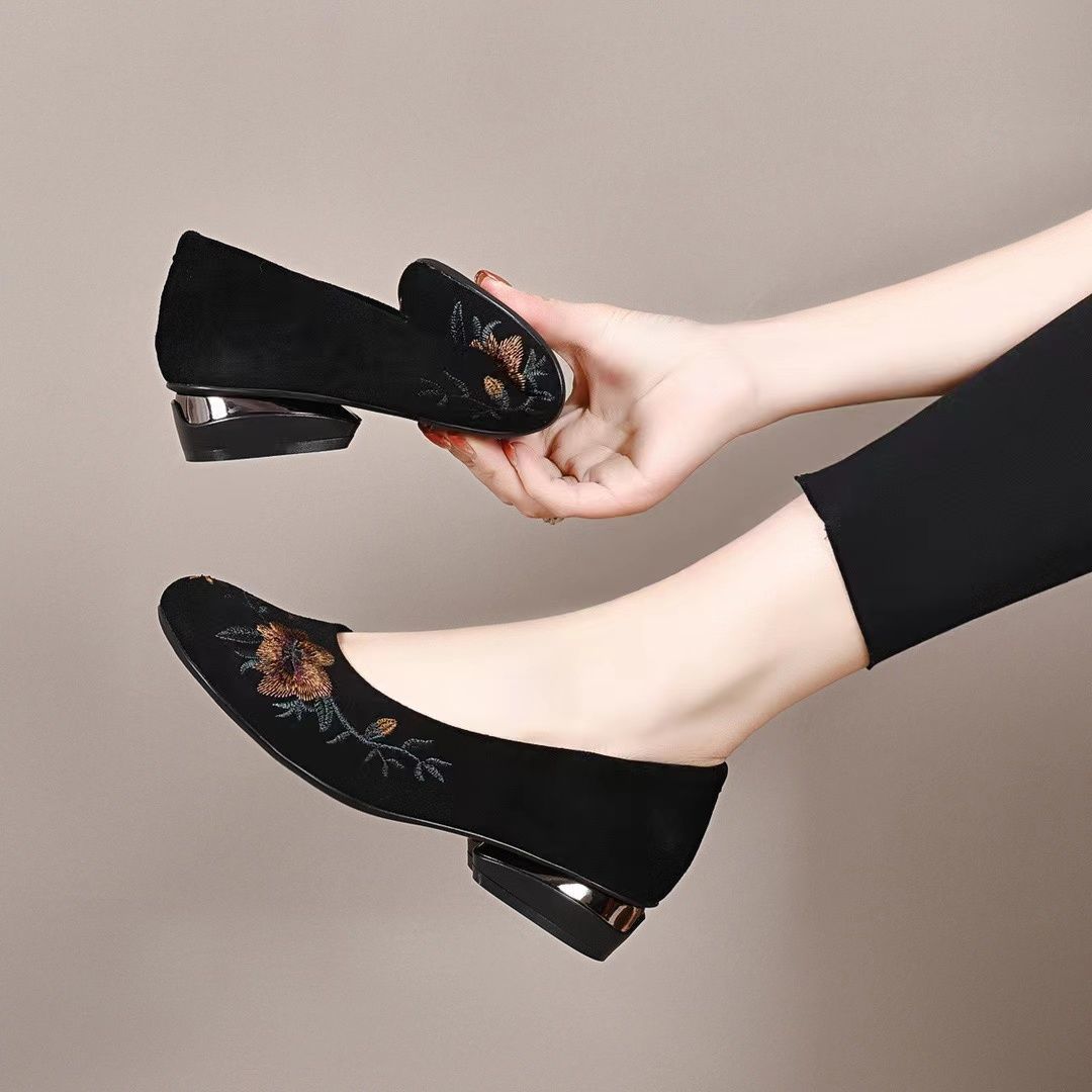 Zapatos bordados de alta gama 2025 zapatos de madre con suela suave