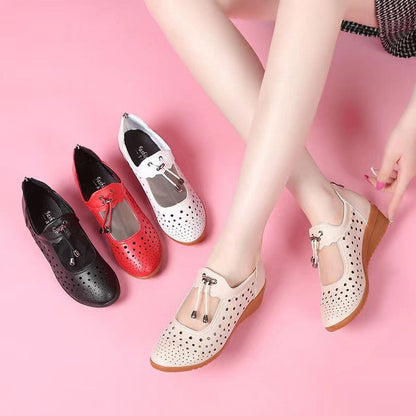 Sandalias de cuero con punta cerrada y tacón de cuña
