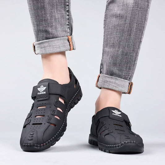 Elegantes sandalias huecas de piel