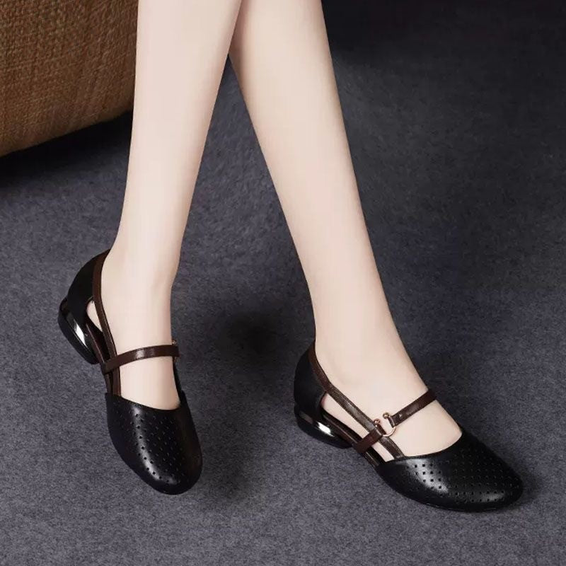 Sandalias con talón grueso en el talón femenino nuevas zapatillas frías de piel blanda en verano 2025