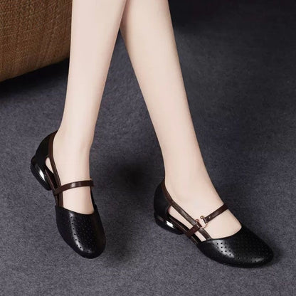 Sandalias con talón grueso en el talón femenino nuevas zapatillas frías de piel blanda en verano 2025