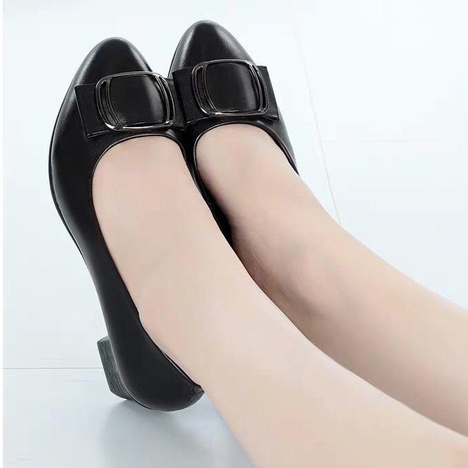 Nuevos zapatos de trabajo cómodos para madres de mediana edad y ancianos en primavera de 2025