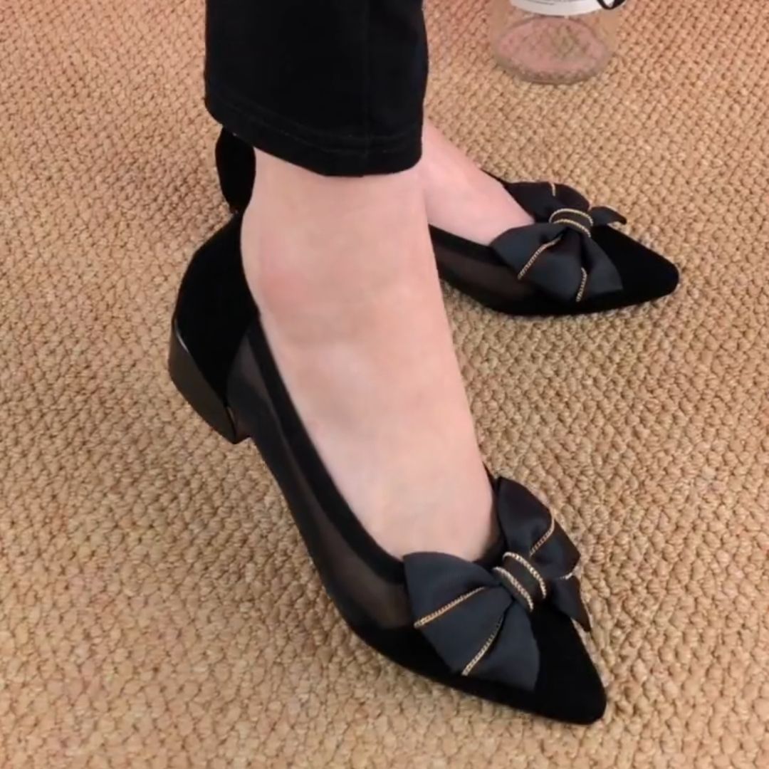 Nuevos zapatos individuales femeninos huecos con lazo en primavera y verano