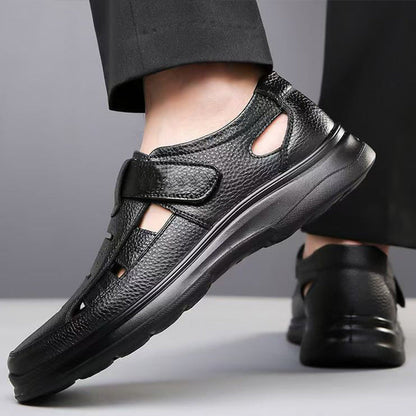 Sandalias cerradas y perforadas