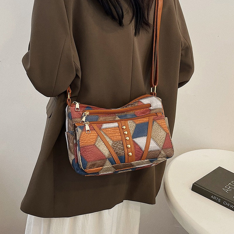 Bolso de piel de colores con cuentas