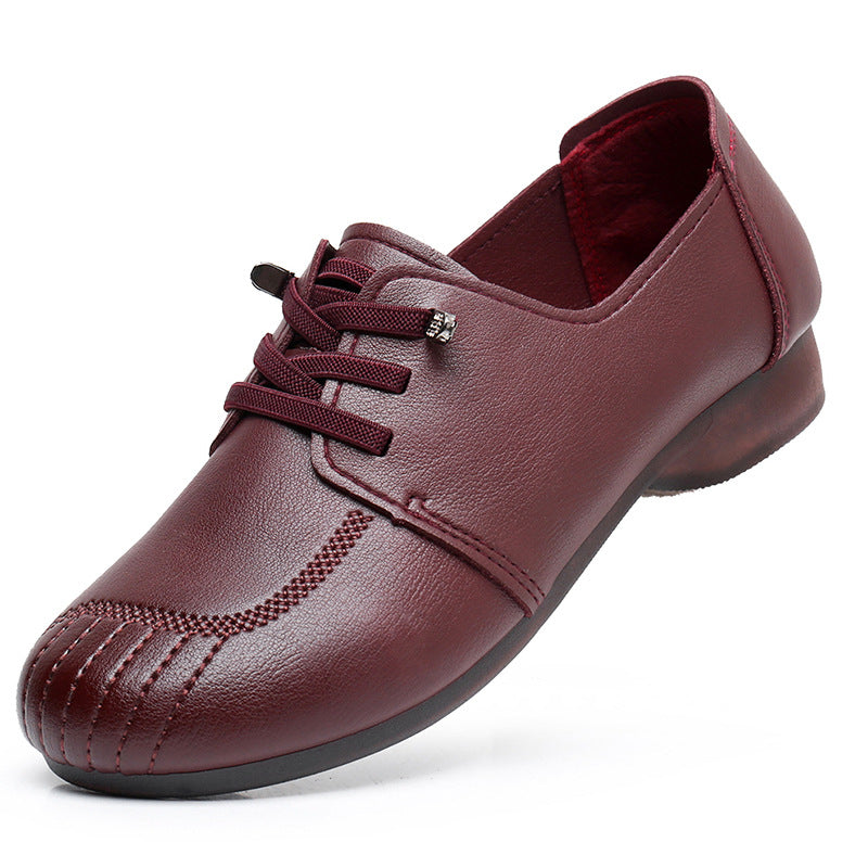Nuevos zapatos de tablero para madres en primavera 2025 zapatos retro de ocio para personas de mediana edad y ancianos con suelas planas