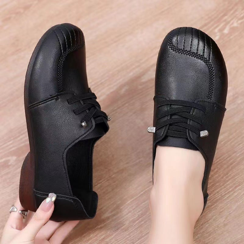 Nuevos zapatos de tablero para madres en primavera 2025 zapatos retro de ocio para personas de mediana edad y ancianos con suelas planas